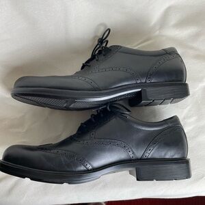Mens size 13 Rockport Wingtip dress shoes black